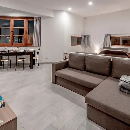 Apartment 120 Lapsi