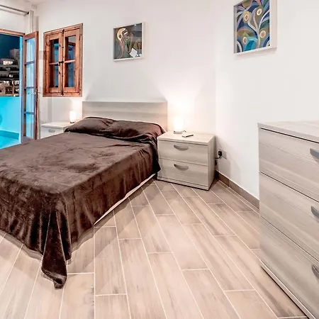 Apartment 120 Lapsi