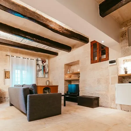 120 Lapsi Saint Julian's