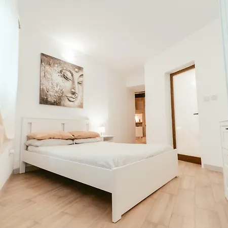 120 Lapsi * Saint Julian's